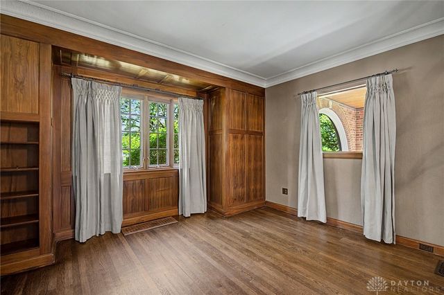 24 Monteray Road, Oakwood, OH 45419