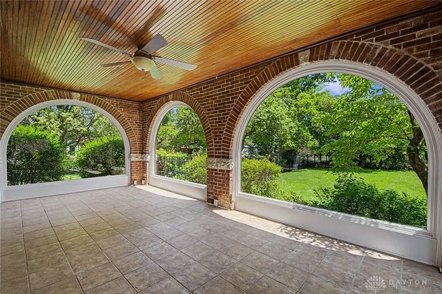 24 Monteray Road, Oakwood, OH 45419