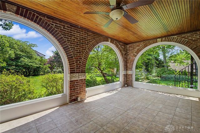 24 Monteray Road, Oakwood, OH 45419