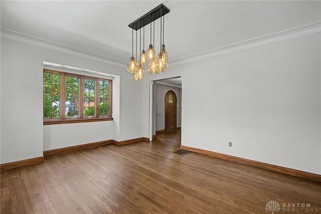 24 Monteray Road, Oakwood, OH 45419
