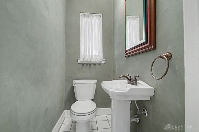 24 Monteray Road, Oakwood, OH 45419