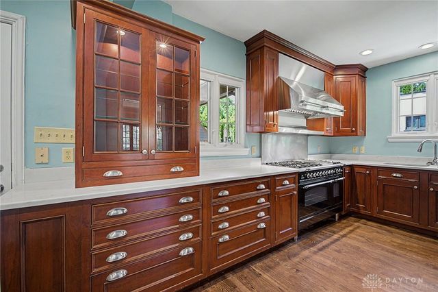 24 Monteray Road, Oakwood, OH 45419