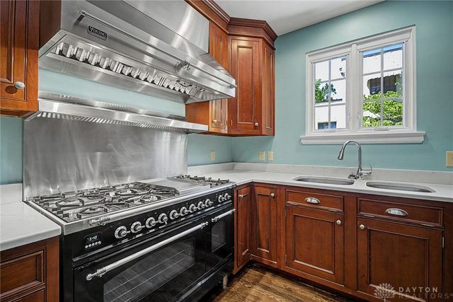 24 Monteray Road, Oakwood, OH 45419
