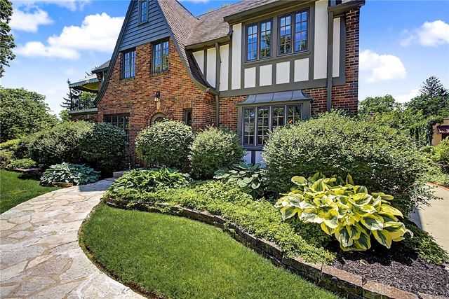 24 Monteray Road, Oakwood, OH 45419