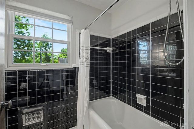 24 Monteray Road, Oakwood, OH 45419