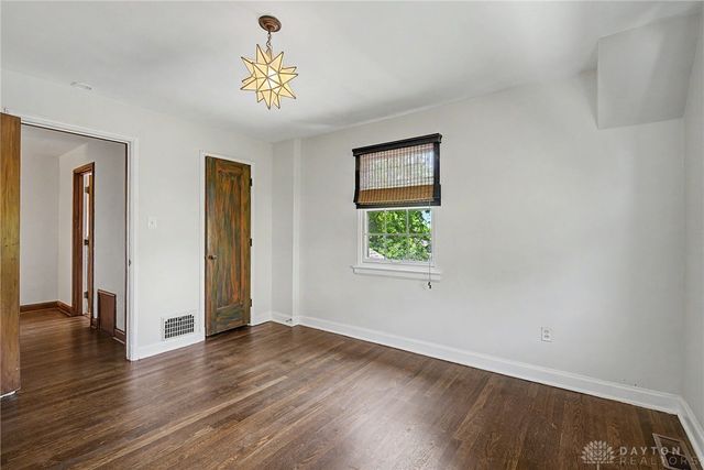 24 Monteray Road, Oakwood, OH 45419