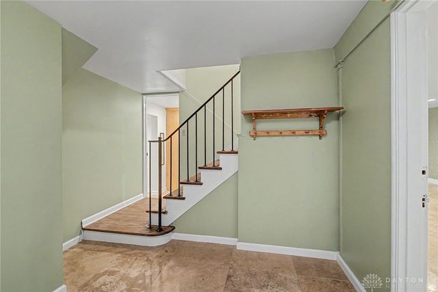 24 Monteray Road, Oakwood, OH 45419