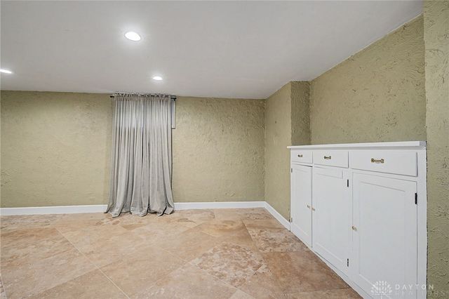 24 Monteray Road, Oakwood, OH 45419