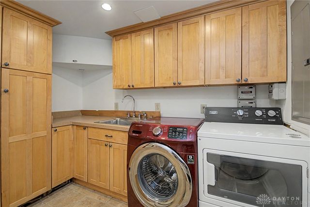 24 Monteray Road, Oakwood, OH 45419