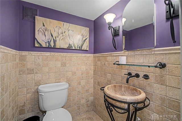 24 Monteray Road, Oakwood, OH 45419