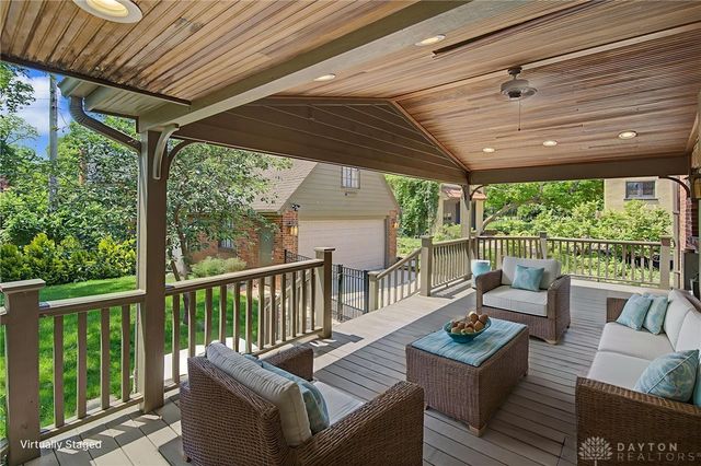 24 Monteray Road, Oakwood, OH 45419