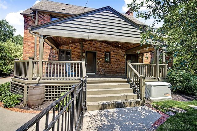 24 Monteray Road, Oakwood, OH 45419