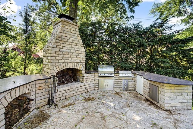 24 Monteray Road, Oakwood, OH 45419