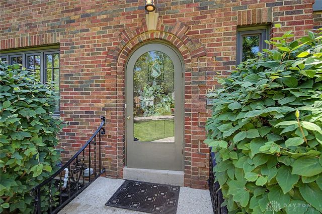 24 Monteray Road, Oakwood, OH 45419