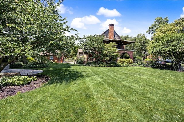 24 Monteray Road, Oakwood, OH 45419