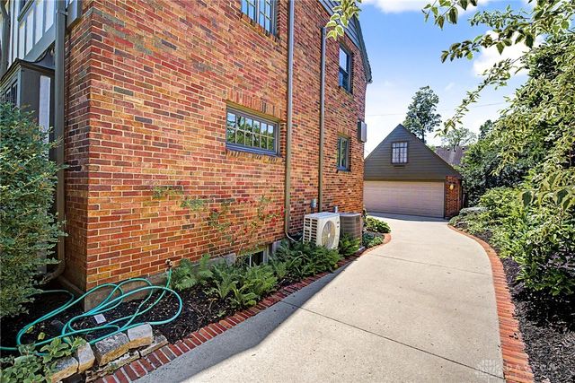 24 Monteray Road, Oakwood, OH 45419