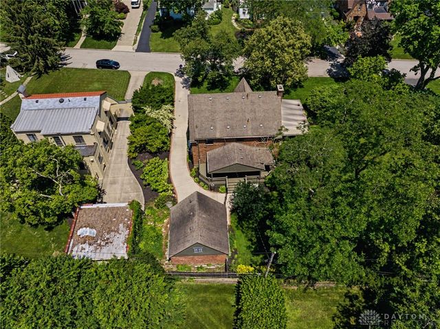24 Monteray Road, Oakwood, OH 45419