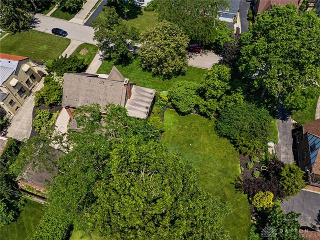 24 Monteray Road, Oakwood, OH 45419