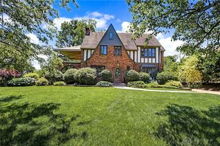 24 Monteray Road, Oakwood, OH 45419
