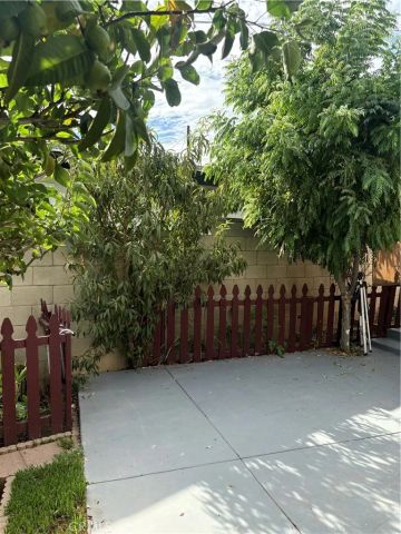 12433 Laurel Avenue, Whittier, CA 90605