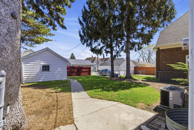 2045 Quincy AVENUE, Racine, WI 53403