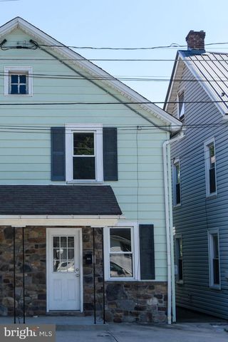 325 FOURTH ST, Waynesboro, PA 17268