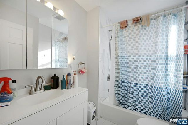 42 Lakeshore Drive, Haledon, NJ 07508