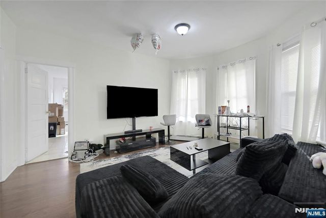 42 Lakeshore Drive, Haledon, NJ 07508