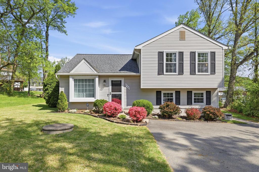 Image 1 of property listing at 430 AZALEA PL, Glen Burnie, MD 21060