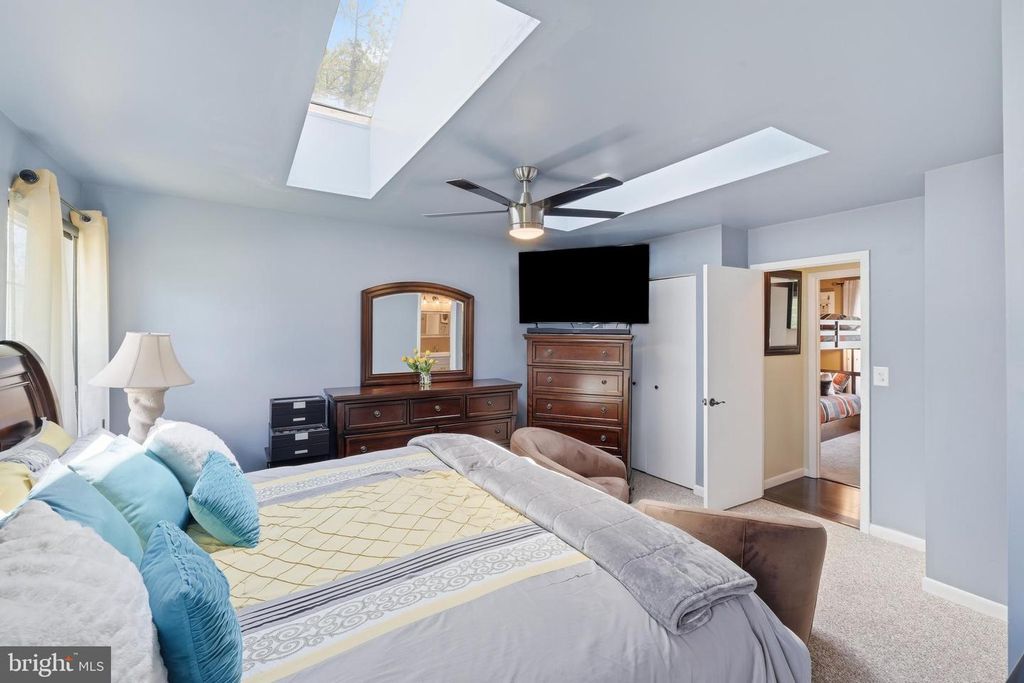 Image 19 of property listing at 430 AZALEA PL, Glen Burnie, MD 21060