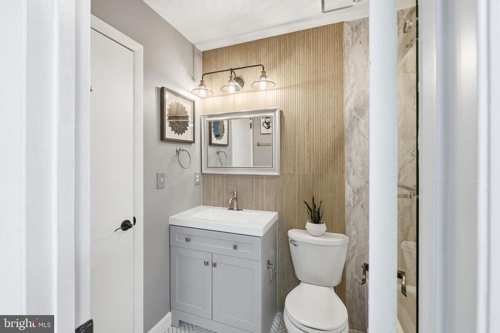 Image 20 of property listing at 430 AZALEA PL, Glen Burnie, MD 21060