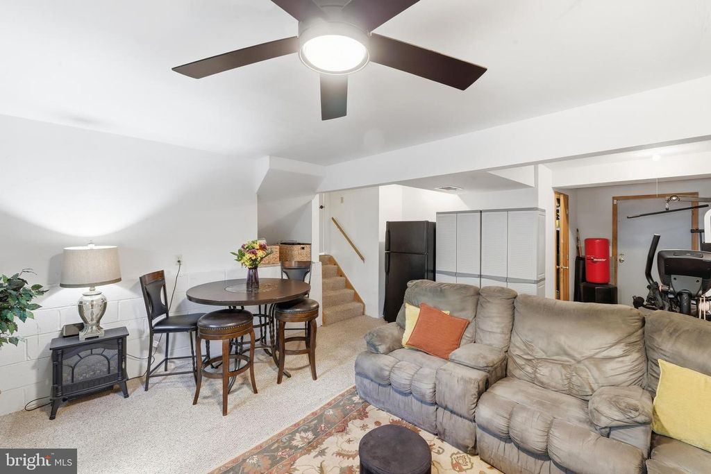 Image 26 of property listing at 430 AZALEA PL, Glen Burnie, MD 21060