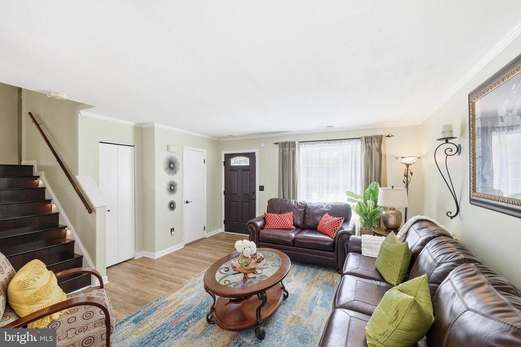 Image 3 of property listing at 430 AZALEA PL, Glen Burnie, MD 21060