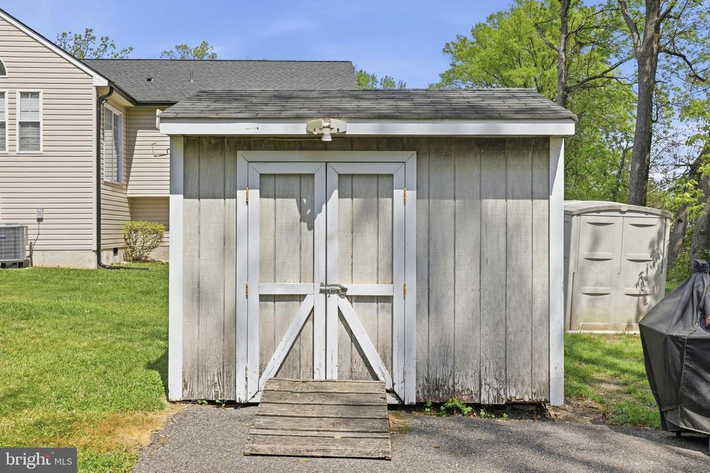 Image 30 of property listing at 430 AZALEA PL, Glen Burnie, MD 21060