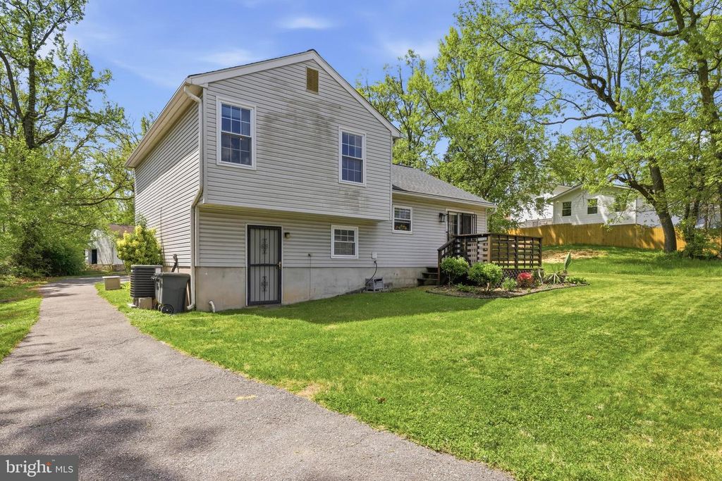 Image 32 of property listing at 430 AZALEA PL, Glen Burnie, MD 21060