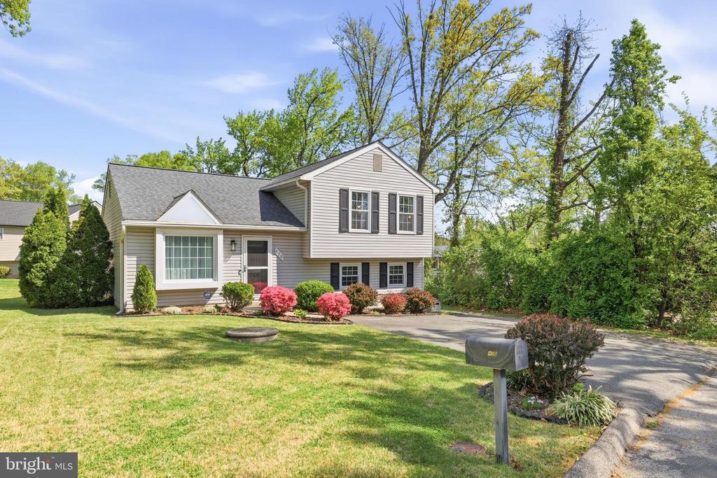 Image 36 of property listing at 430 AZALEA PL, Glen Burnie, MD 21060