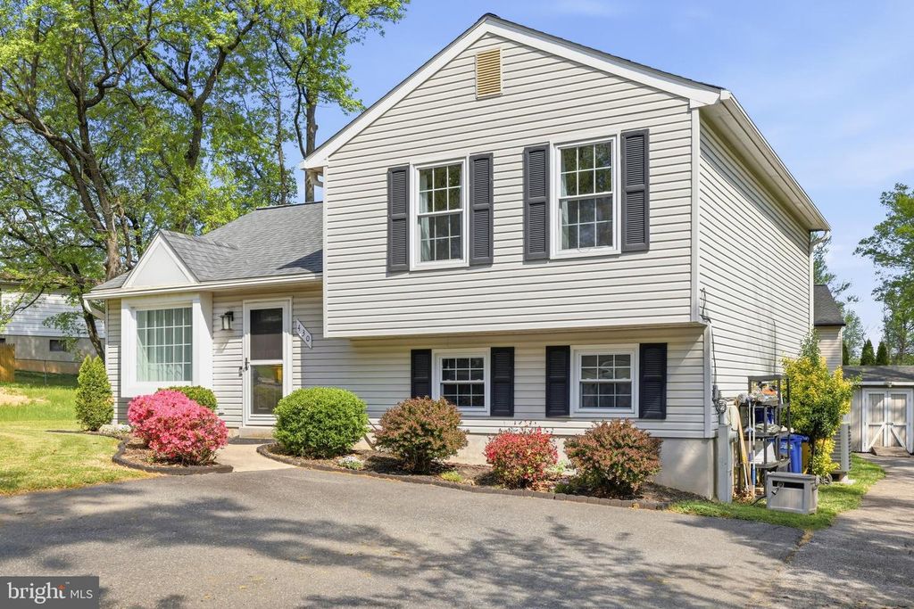 Image 37 of property listing at 430 AZALEA PL, Glen Burnie, MD 21060