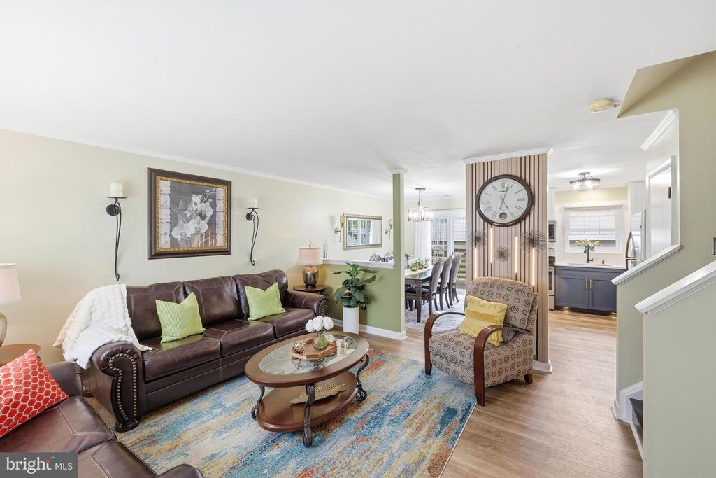 Image 4 of property listing at 430 AZALEA PL, Glen Burnie, MD 21060