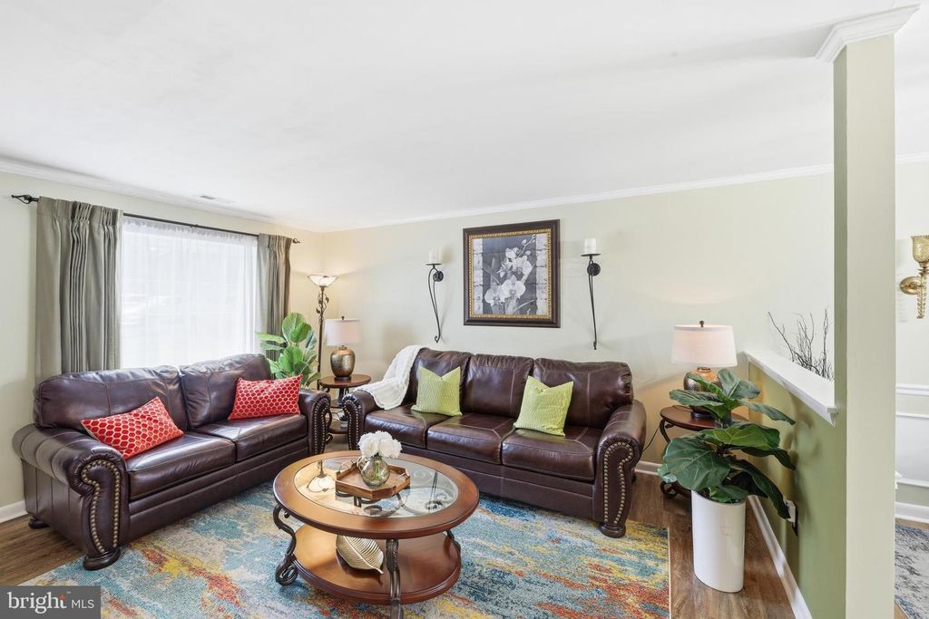 Image 5 of property listing at 430 AZALEA PL, Glen Burnie, MD 21060