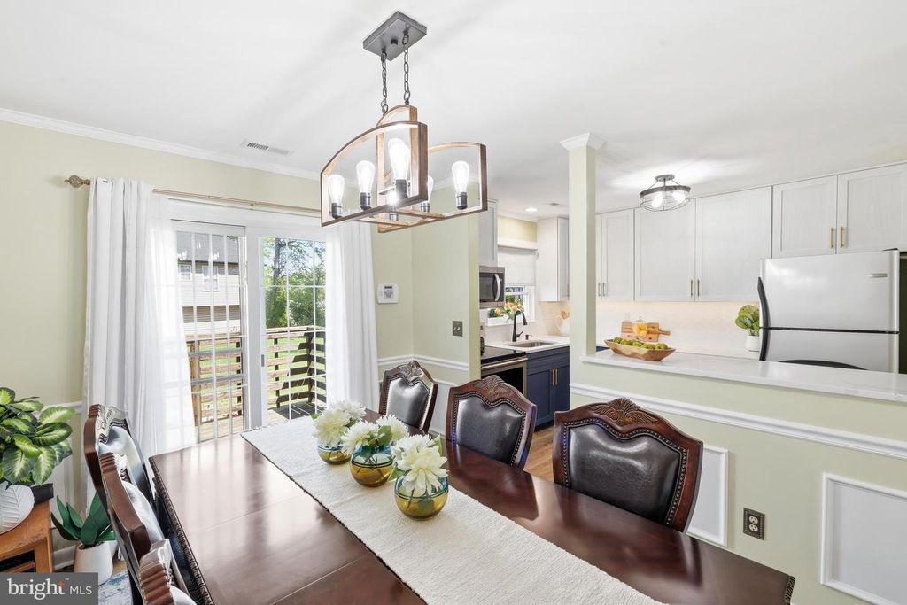 Image 6 of property listing at 430 AZALEA PL, Glen Burnie, MD 21060