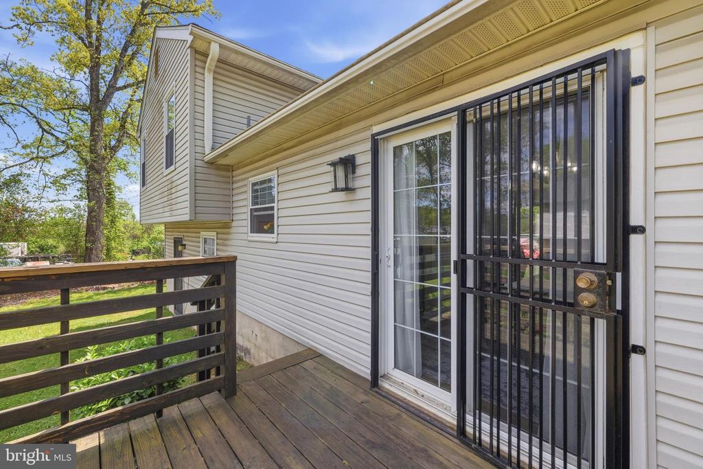 Image 7 of property listing at 430 AZALEA PL, Glen Burnie, MD 21060