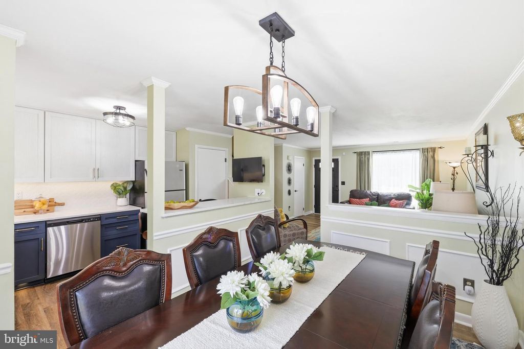 Image 8 of property listing at 430 AZALEA PL, Glen Burnie, MD 21060