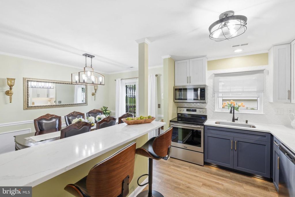 Image 9 of property listing at 430 AZALEA PL, Glen Burnie, MD 21060