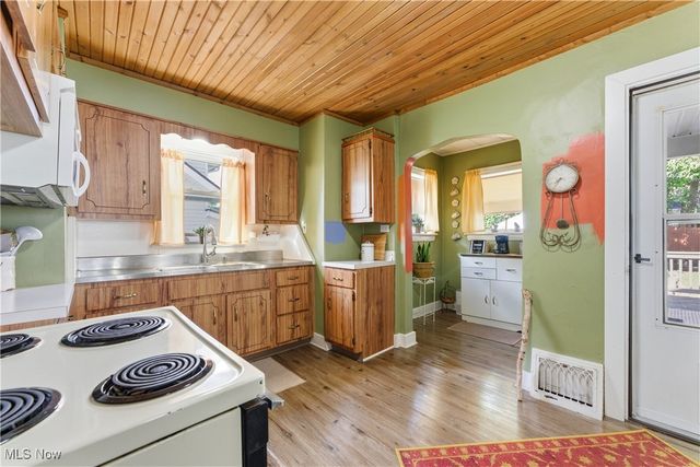 37 Selden Avenue, Akron, OH 44301