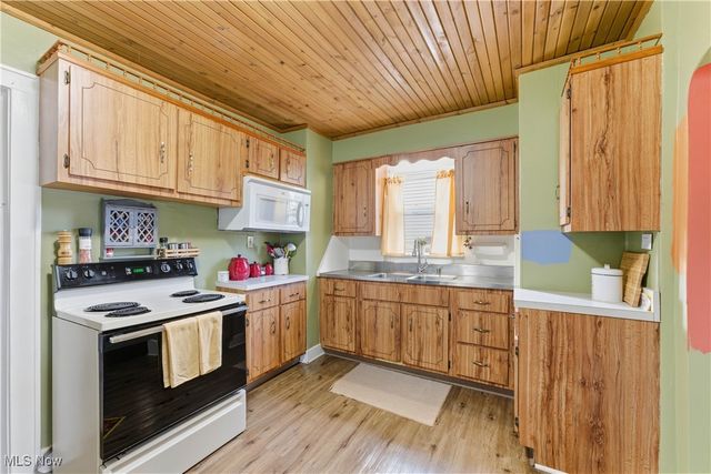 37 Selden Avenue, Akron, OH 44301