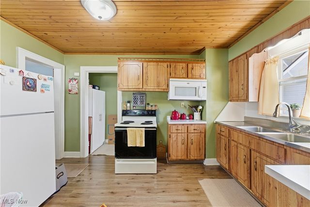 37 Selden Avenue, Akron, OH 44301