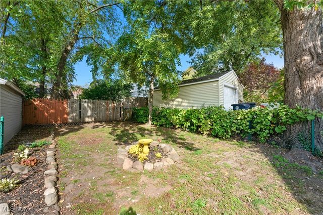 37 Selden Avenue, Akron, OH 44301