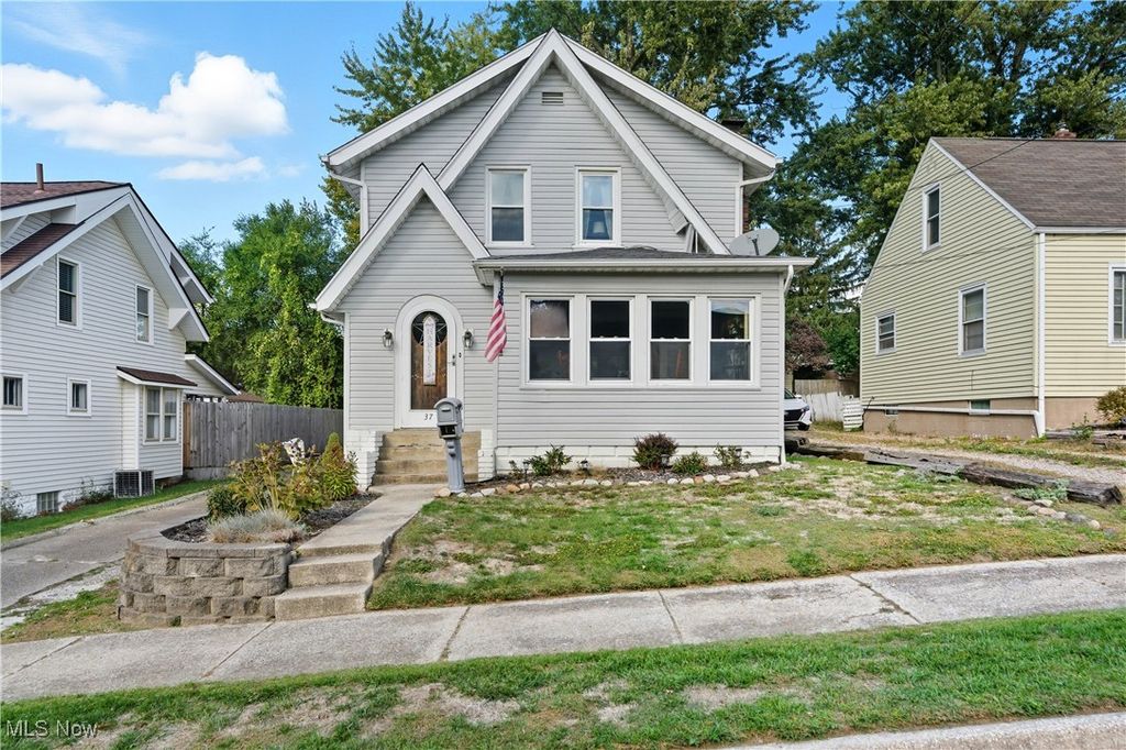 37 Selden Avenue, Akron, OH 44301