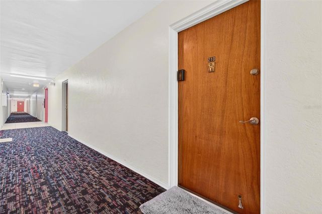 11447 PARK BOULEVARD 210, Seminole, FL 33772