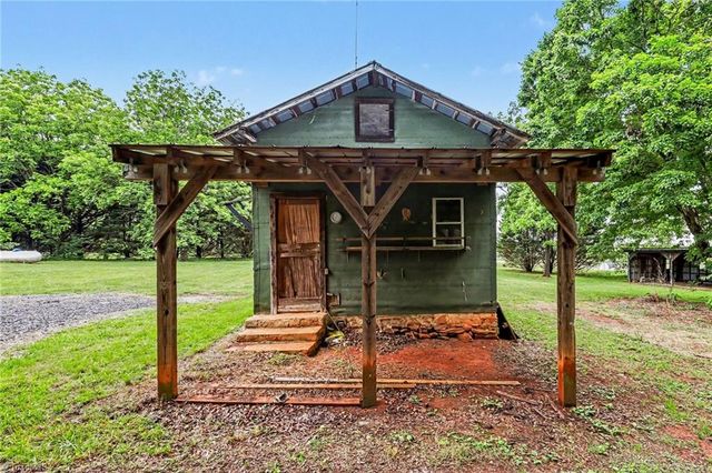 3389 NC Highway 704 E, Lawsonville, NC 27022